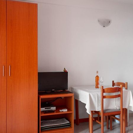 Apartments Promenada - Beachfront Tučepi Pokoj fotografie