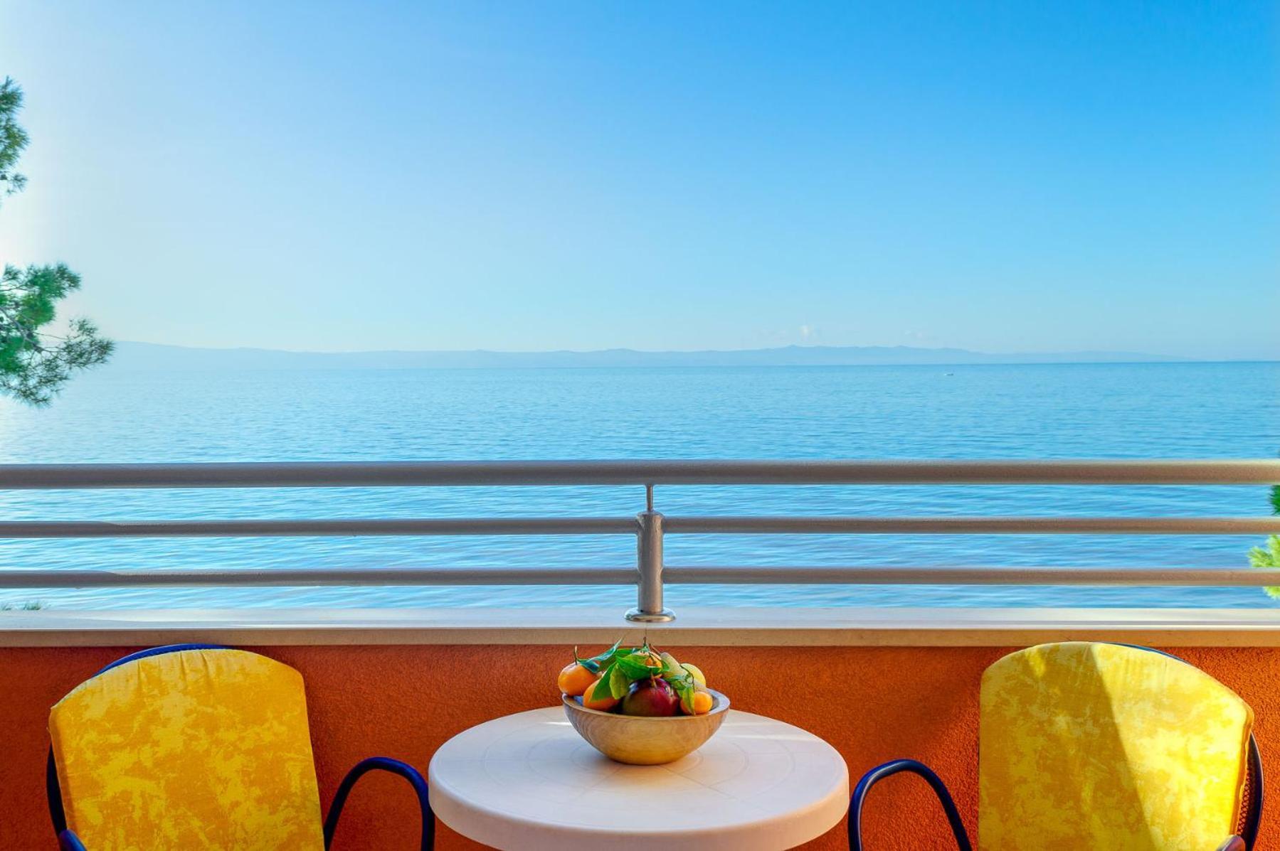 Apartments Promenada - Beachfront Tučepi Pokoj fotografie